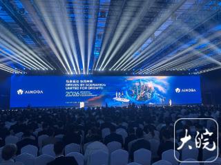 芜湖：110台交警机器人集中交付