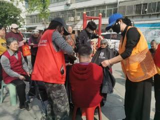 廉洁清风暖民心 ，爱心义剪传温情 —— 济宁市任城区仙营街道南岱社区开展廉洁主题爱心理发志愿服务活动