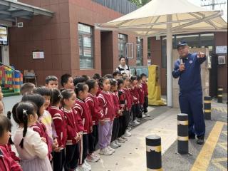 淄博市淄川区柳泉幼儿园：开展走进消防课堂 筑牢安全防线活动