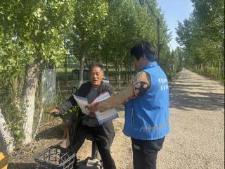 济宁市任城区喻屯镇张王庄村网格开展“防御抵制邪教 共建美好生活”宣传活动