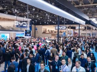 北京车展人气王：比亚迪整馆出圈，明星都来打卡