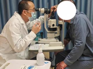 意外被开水烫伤后，男子双眼几近失明，贵阳爱尔角膜移植为他打开“新视界”