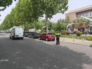 聊城市东昌府区交通管理大队：严查违停除隐患 疏堵保畅护通行