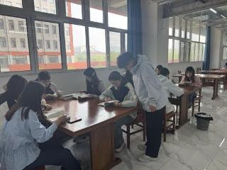 济宁市任城区阜桥街道枣店阁社区开展“书香润社区 阅读伴成长”全民阅读活动