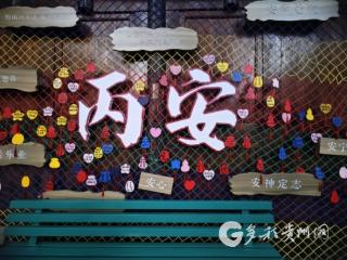 赤水丙安古镇夜游升温：光影画卷中的闲适之旅