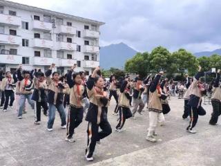 童心舞动绽风采 活力满满向未来——上饶市广信区石人乡中心小学举行校园舞蹈比赛