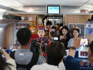 西安铁路局开展“非遗高铁大荔行”主题宣传活动
