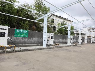 南方电网毕节大方供电局：助力重卡充电站投运 护航“五一”绿色出行