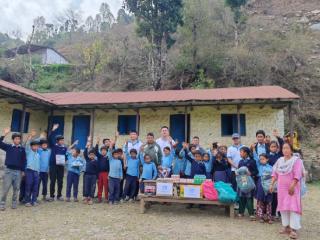 中建青年践初心，爱心传递中尼情