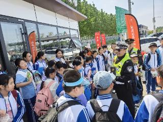 淄博速度暖心相助 温情护航研学旅途｜滨台高速交警多方联动救助被困师生