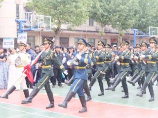 青春竞绽赛场 活力燃动校园 黄河科技学院附属中学举行2026年春季趣味运动会