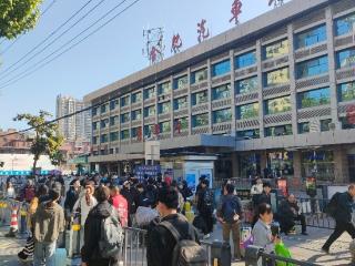 合肥汽车站5月1日迎来客流高峰
