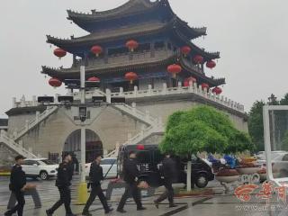 风雨 “ 藏蓝 ” 守鄠邑 警护平安度 “ 五一 ”