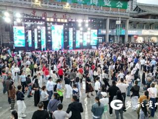 五一游湄潭丨中国茶城千人共舞，每晚7点，想跳你就来！