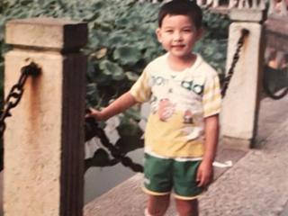 每一个杭州伢儿 都有一张西湖同款童年照……