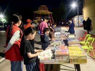 【书香岳程】共促全民阅读 共建书香社会——菏泽鲁西新区岳程街道图书集市点亮假期时光
