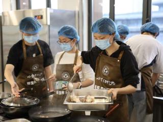 杭州医学院开放共享厨房 打造劳动育人“烟火气”