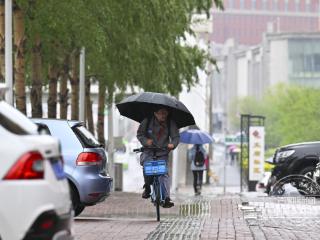 吉镜头｜ 节后首日降雨 长春早高峰平稳缓行