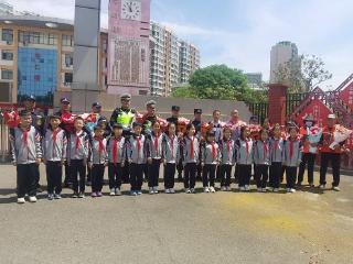 以花致敬 以心致谢——临沂金盾小学致敬守护校园的劳动者
