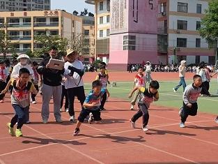 临沂金盾小学举行第七届校园体育季之春季运动会