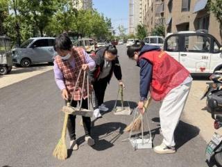 济宁市泗水县泗河街道仲子社区开展“以劳为美 清洁家园”志愿服务活动