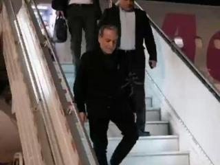伊朗外长身穿休闲装抵达北京