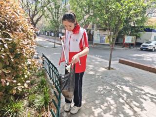 弘扬劳动精神， 彰显青春担当——济宁市任城区仙营街道东红庙社区开展“五四”青年节捡跑志愿服务活动
