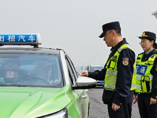 青岛西海岸新区交通商务区综合执法中队联勤联动聚合力 共护“五一”出行路