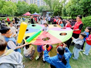 党建红点亮邻里情 小阵地释放大温暖