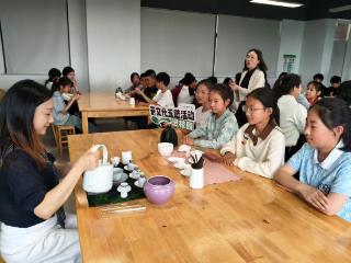 茶润童心：稚手烹清茶，风雅入校园
