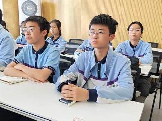 “豫见AI”报告会点燃少年科学梦