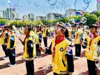 操场沸腾！吴家山四小学子在“达标嘉年华”中撒欢