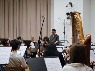 探班《摇篮》：当23岁的他们，唱起百年前23岁的信仰