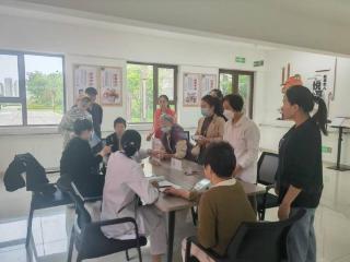 济宁市任城区李营街道五里屯社区开展“情暖母亲节 义诊送安康”活动