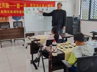 金苑社区：党员志愿润童心，社区治理添活力