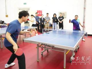 同学们！校长约你来打球
