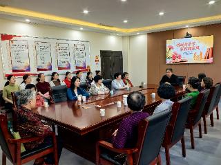 泰山区学苑社区妇联开展“情暖母亲节 家教润家风”主题活动