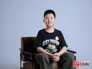 纵览原创丨13岁少年痴迷修手机、装电脑、搞3D建模，被网友戏称为“维修圣体”，妈妈因为孩子不出去玩耍而发愁