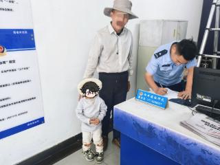 芜湖一孩童走失，警民接力半小时助其找到亲人