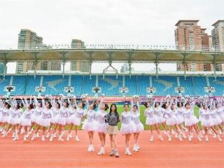 90名啦啦操队少女 拉满球场氛围感