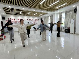 徐家楼街道大官庄村开展母亲节趣味健身主题活动