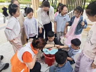 济宁市任城区仙营街道仙营社区：非遗漆扇润童心，传统文化共传承