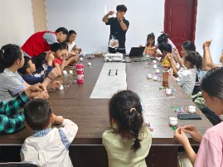 【文化社区建设】德州天衢新区宋官屯街道滨河社区：开展“一盆芳华意 感恩慈母心”活动