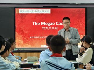 教师赛课“炫”出文化自信 火药、青花瓷在英语课堂上“活”起来了
