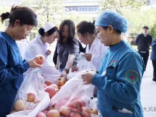 陕西夫妻湖北受助8000斤苹果19小时被买空 当事人：等身体恢复好想送一车苹果给咸丰好心人