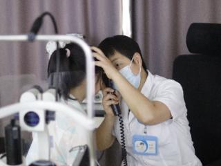 角膜塑形镜复查：安全戴镜的关键一步