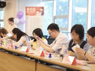 紫金农商银行鼓楼支行举办母亲节客户关怀活动