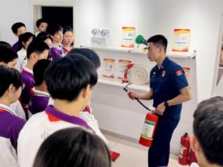 致敬“火焰蓝” 守护伴成长 “西岸文化讲坛·研学游”组织青少年走进消防科普教育基地 扫码阅读手机版