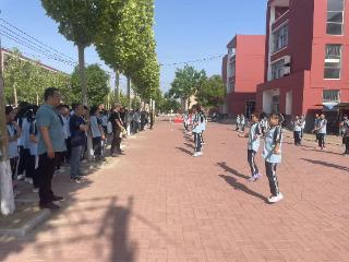 绳彩飞扬强体魄 活力课间绽芳华——东营市利津县陈庄镇中心学校开展校园跳绳比赛