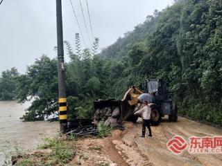 国网龙岩供电公司：迅速行动 筑牢汛期电网安全防线